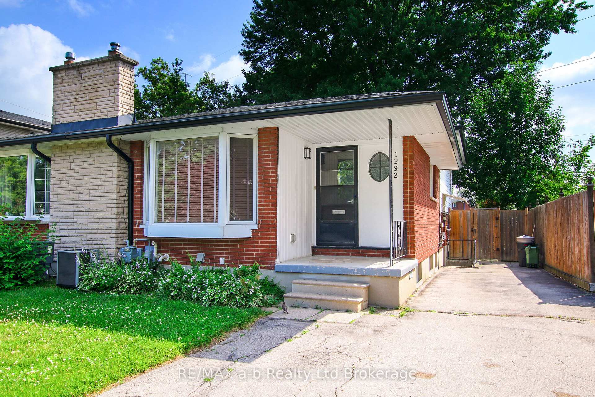 1292 Sorrel Road, London East, ON, exterior