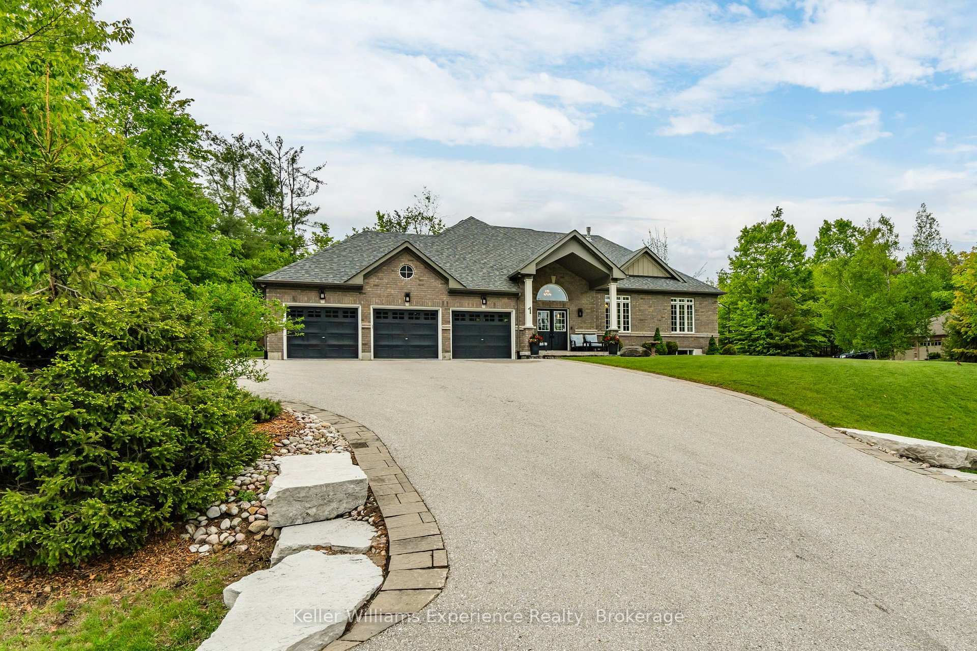 1 Topaz Court, Oro-Medonte, ON, exterior