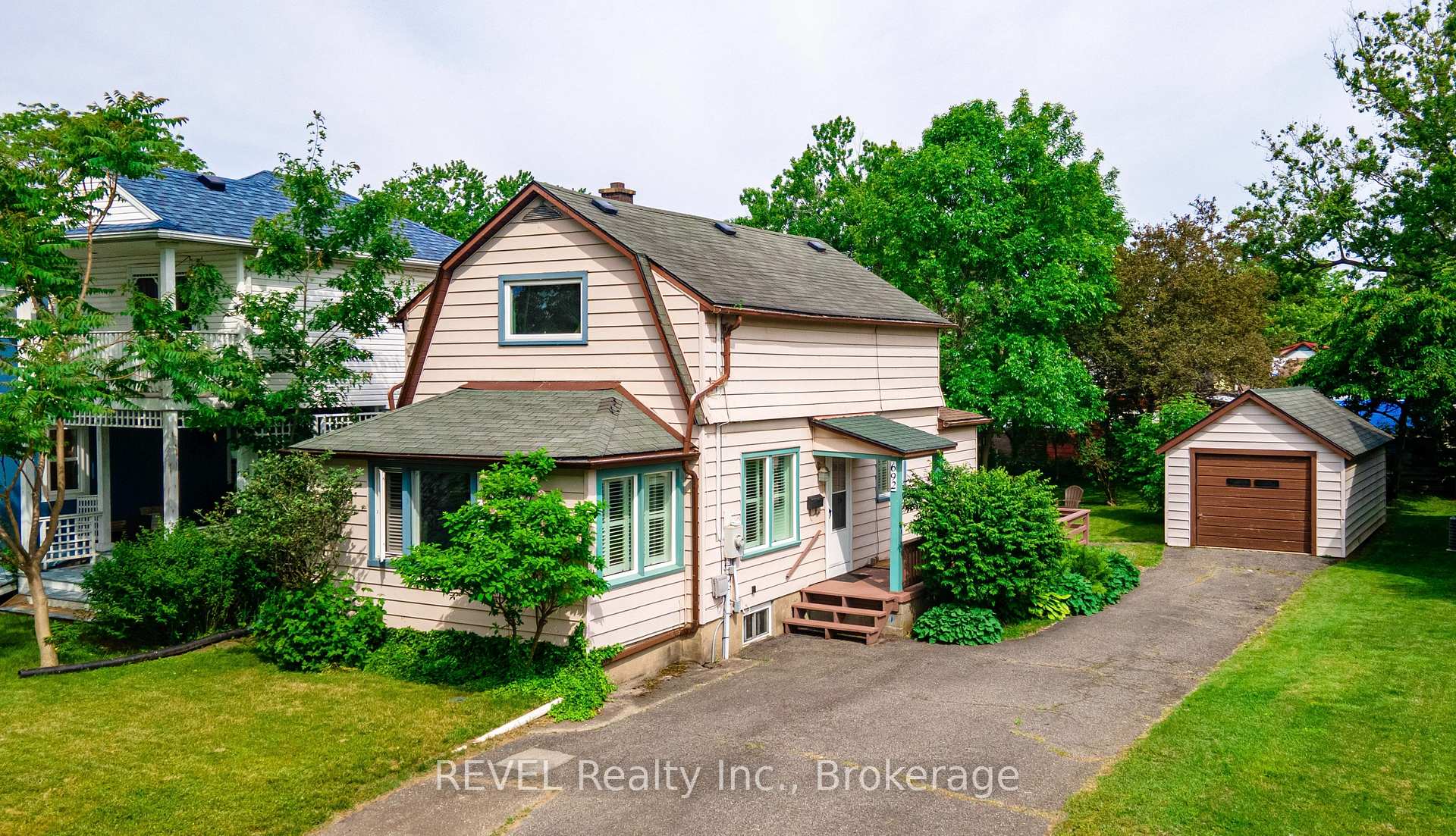 692 Lakeshore Road, Fort Erie, ON, exterior