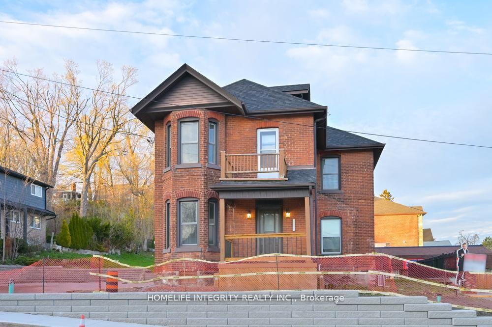 25 Berczy Street, Barrie, ON, exterior