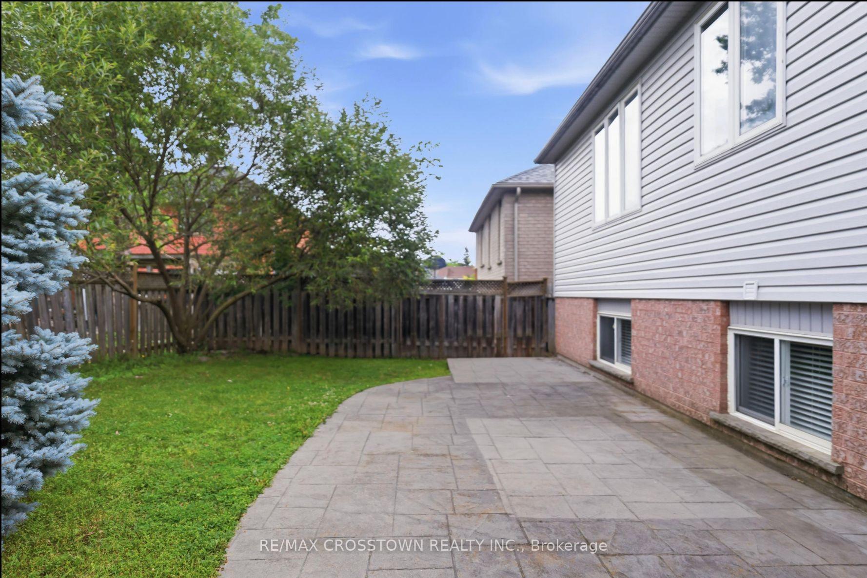 12 Dr. Jones Drive, King, ON, exterior