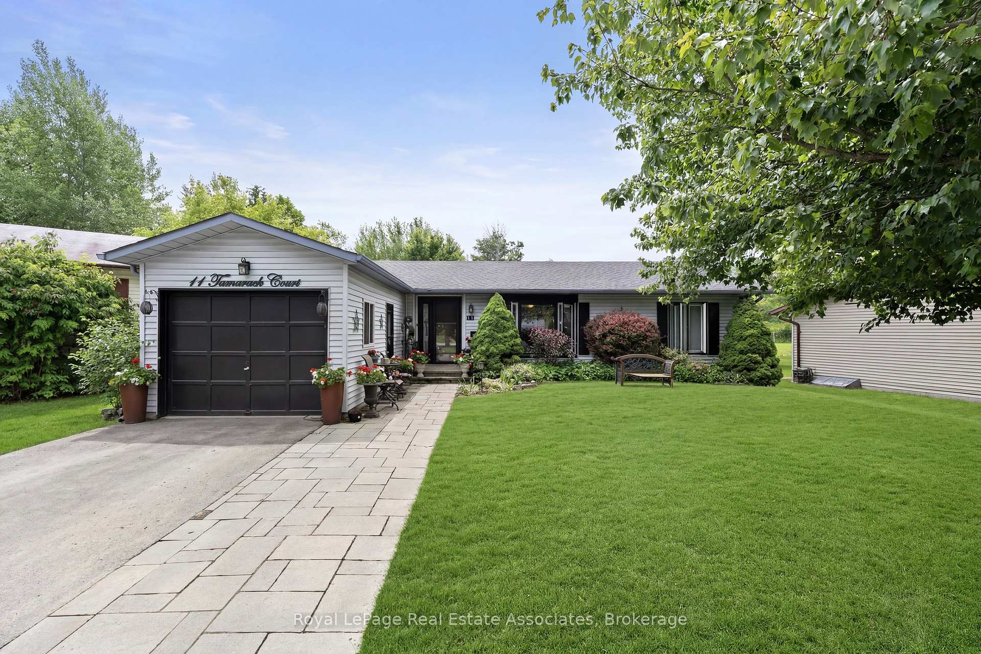 11 Tamarack Court, New Tecumseth, ON, exterior
