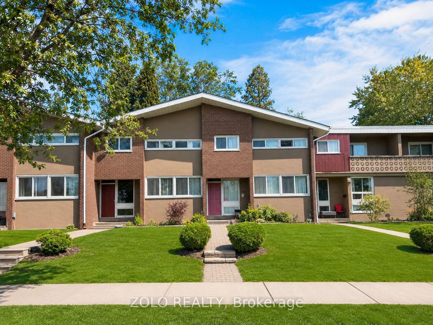 16 - 3250 The Credit Woodlands N/A, Mississauga, ON, exterior