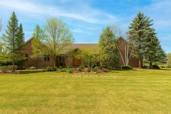 425 Golf Club Road, Hamilton, ON, exterior