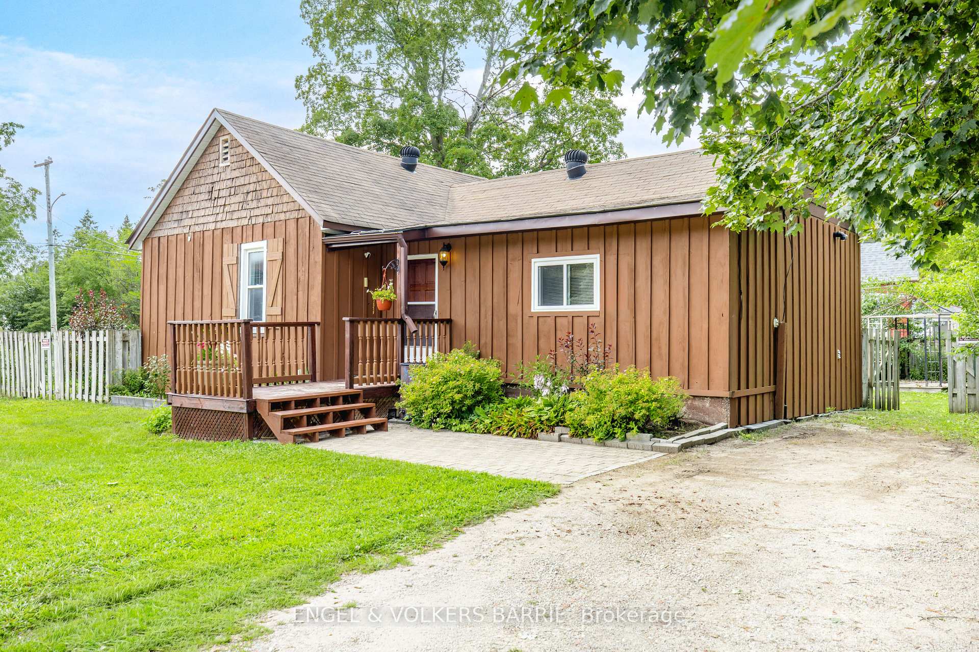 99 King Street, Essa, ON, exterior