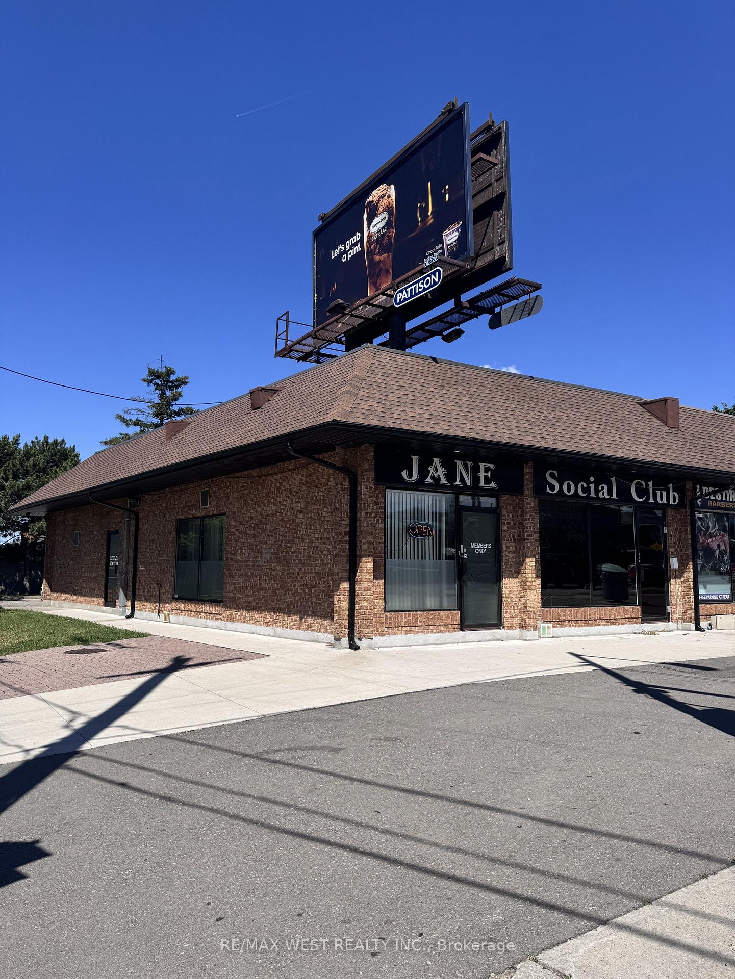 2724 Jane Street, Toronto W05, ON, exterior