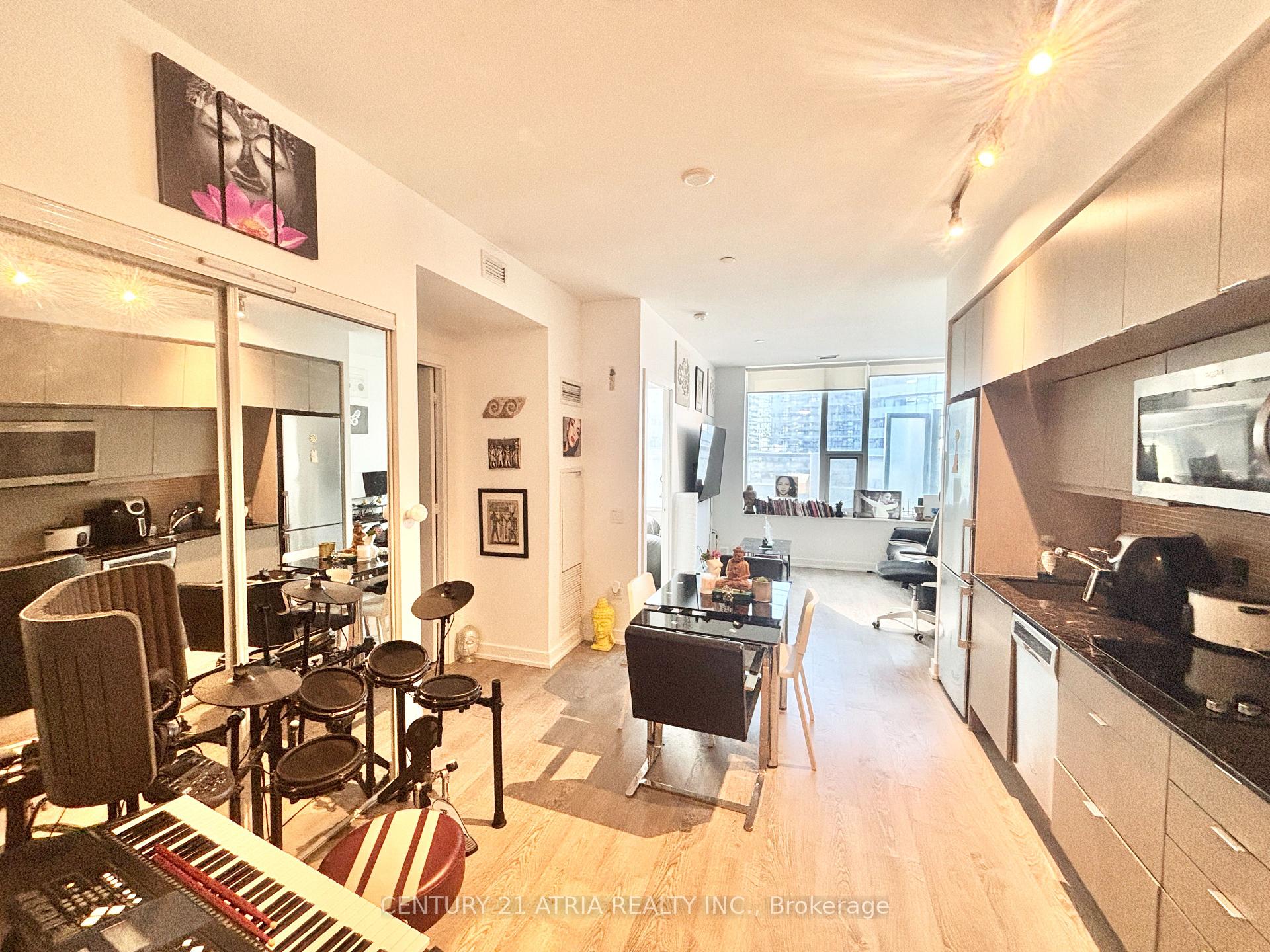 802 - 10 York Street, Toronto C01, ON, exterior