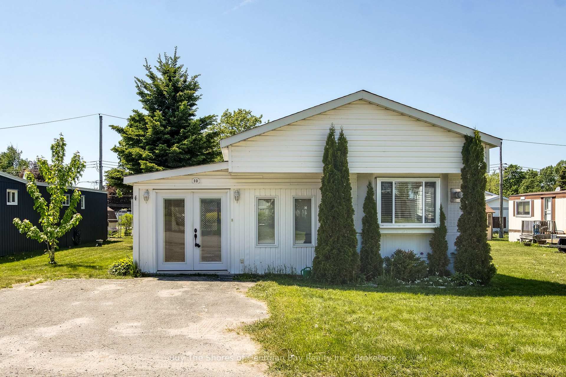 10 Maple Lane, Midland, ON, exterior