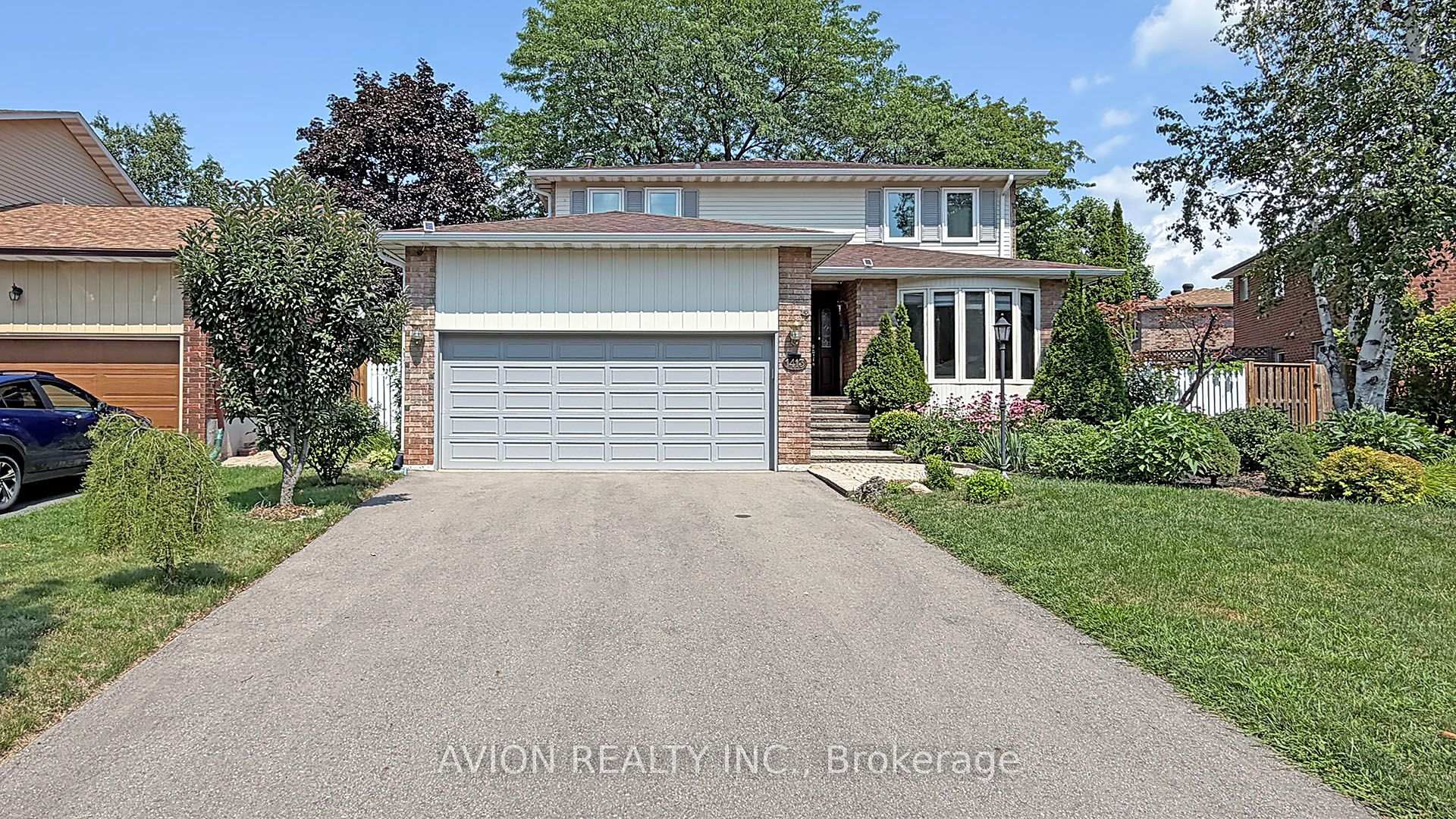 1413 Harmsworth Square, Oakville, ON, exterior