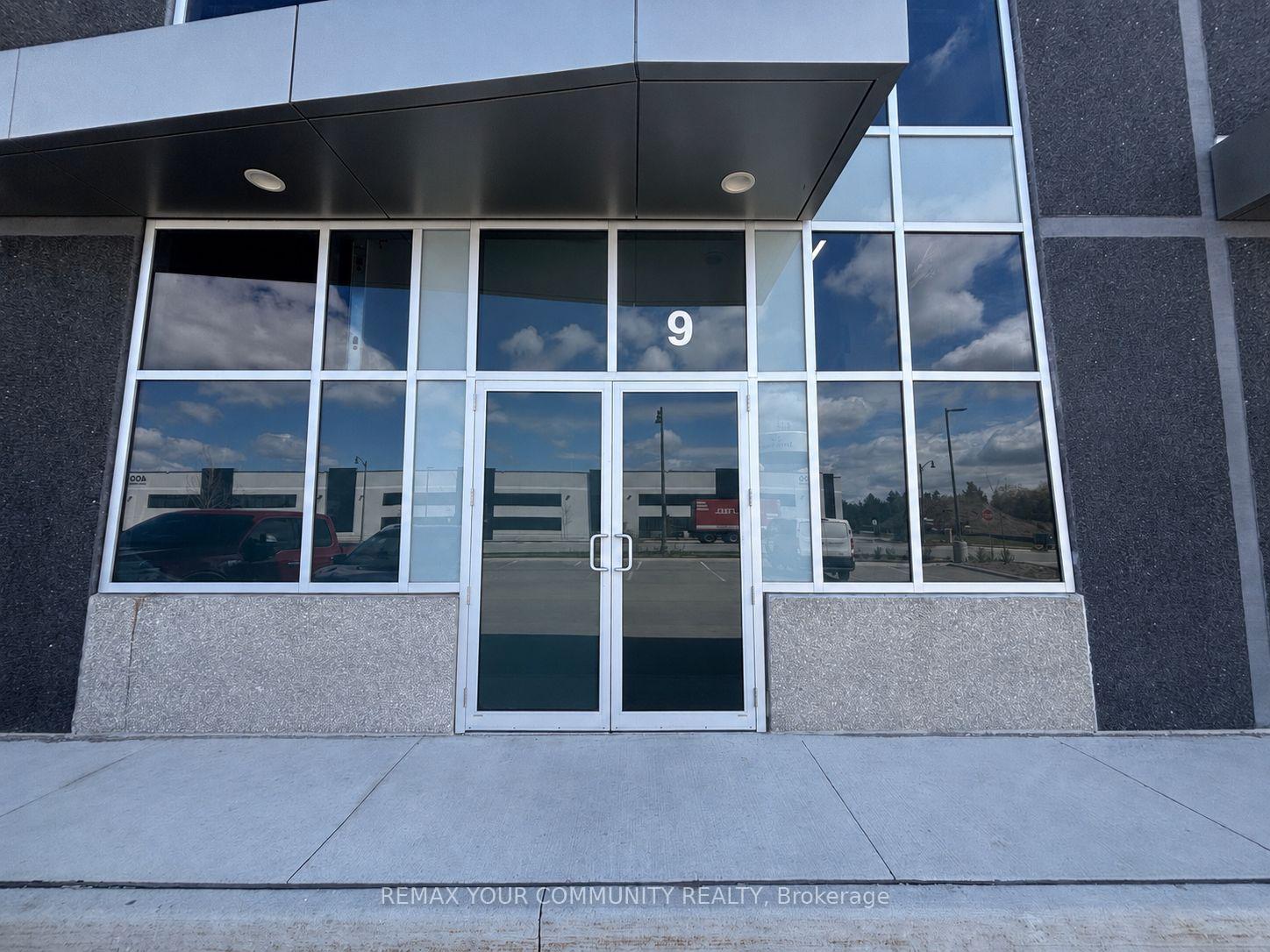 9 2nd Flr - 115 Addison Hall Circle, Aurora, ON, exterior
