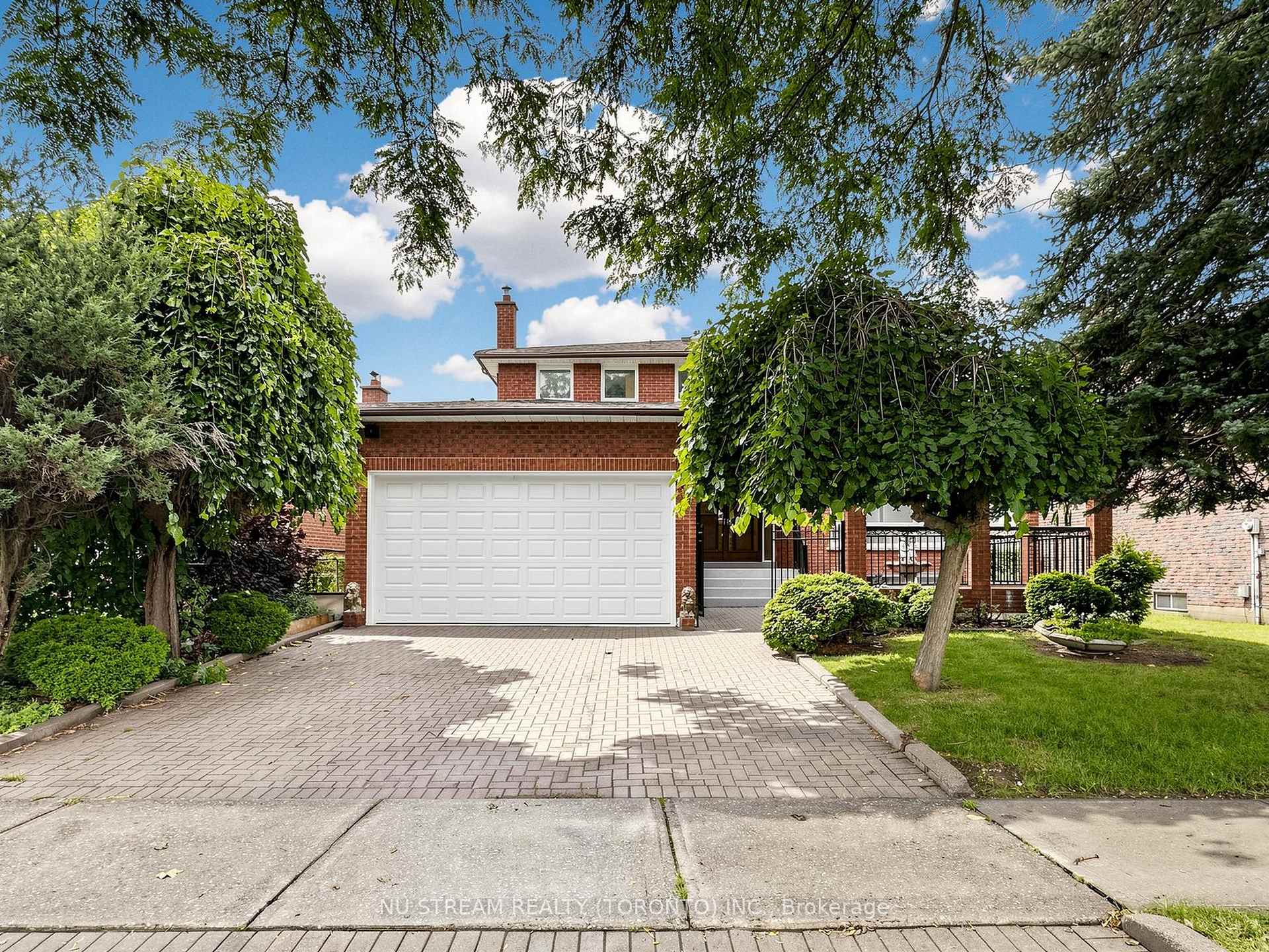 117 Ambercroft Boulevard N, Toronto E05, ON, exterior
