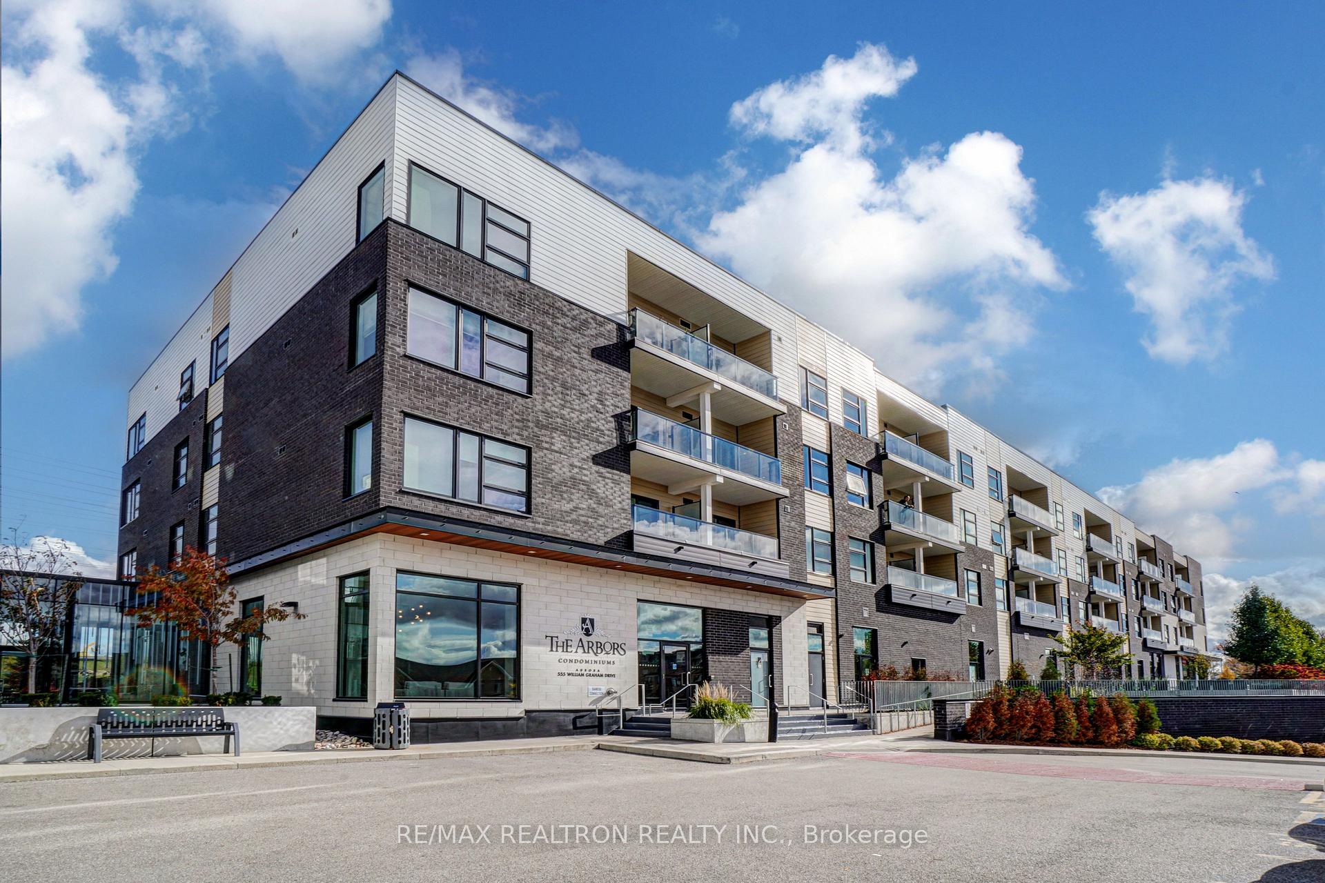 331 - 555 William Graham Drive, Aurora, ON, exterior