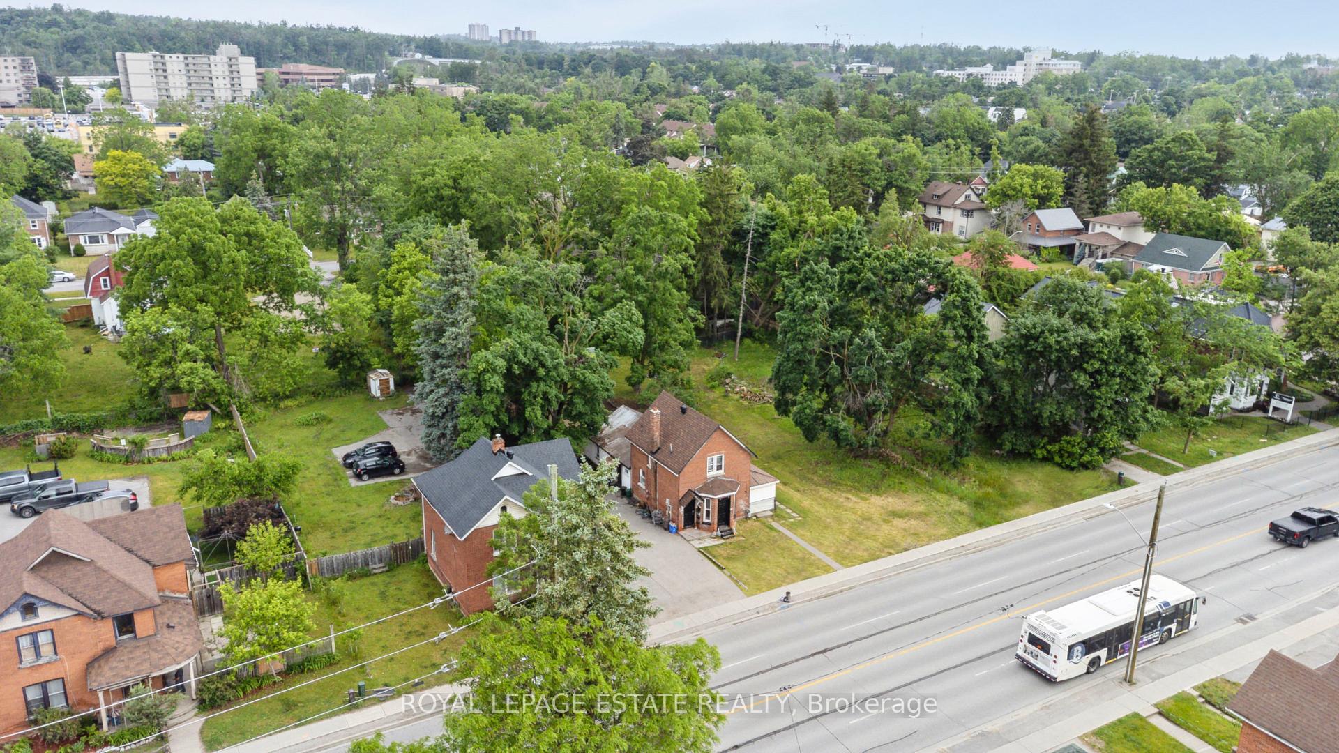 226 Dunlop Street W, Barrie, ON, exterior