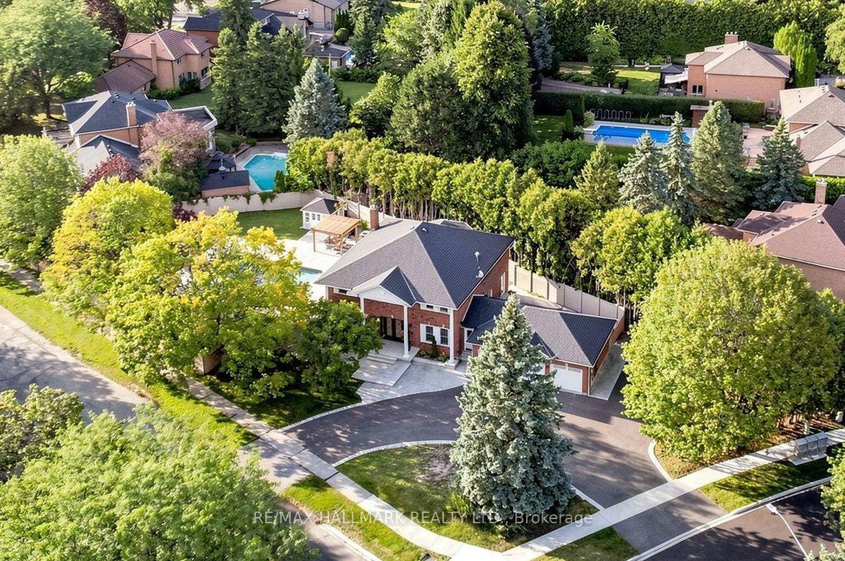 8 Beaufort Hills Road, Richmond Hill, ON, exterior
