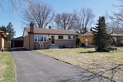 1911 CRYSTAL Crescent, London East, ON, exterior