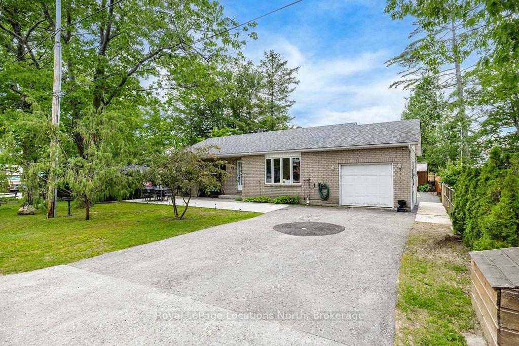 39 MCCAGUE Street, Wasaga Beach, ON, exterior
