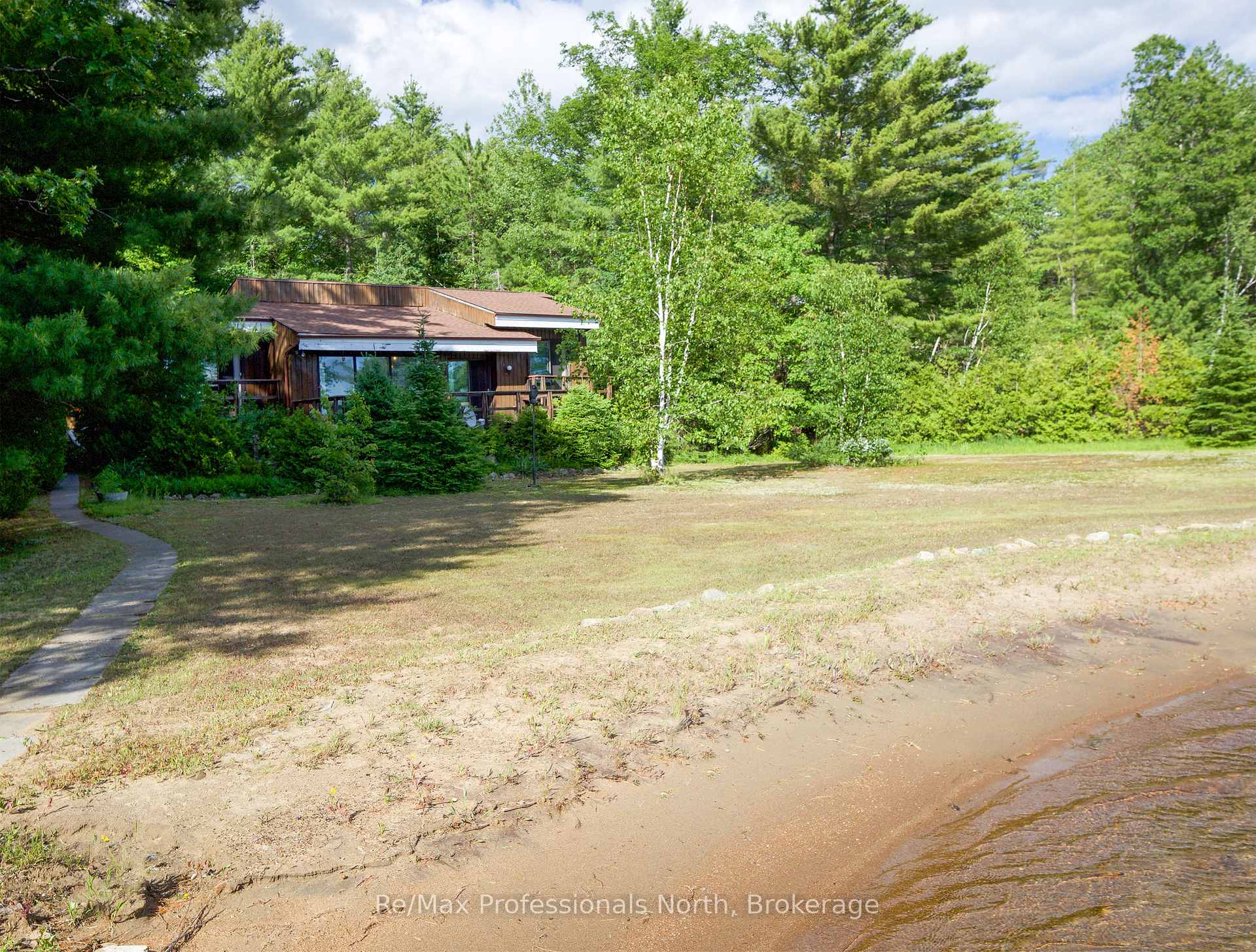 673 Peninsula Road W, Gravenhurst, ON, exterior