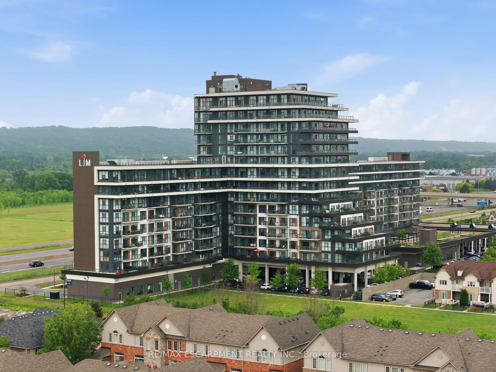 1201 - 550 North Service Road, Grimsby, ON, exterior