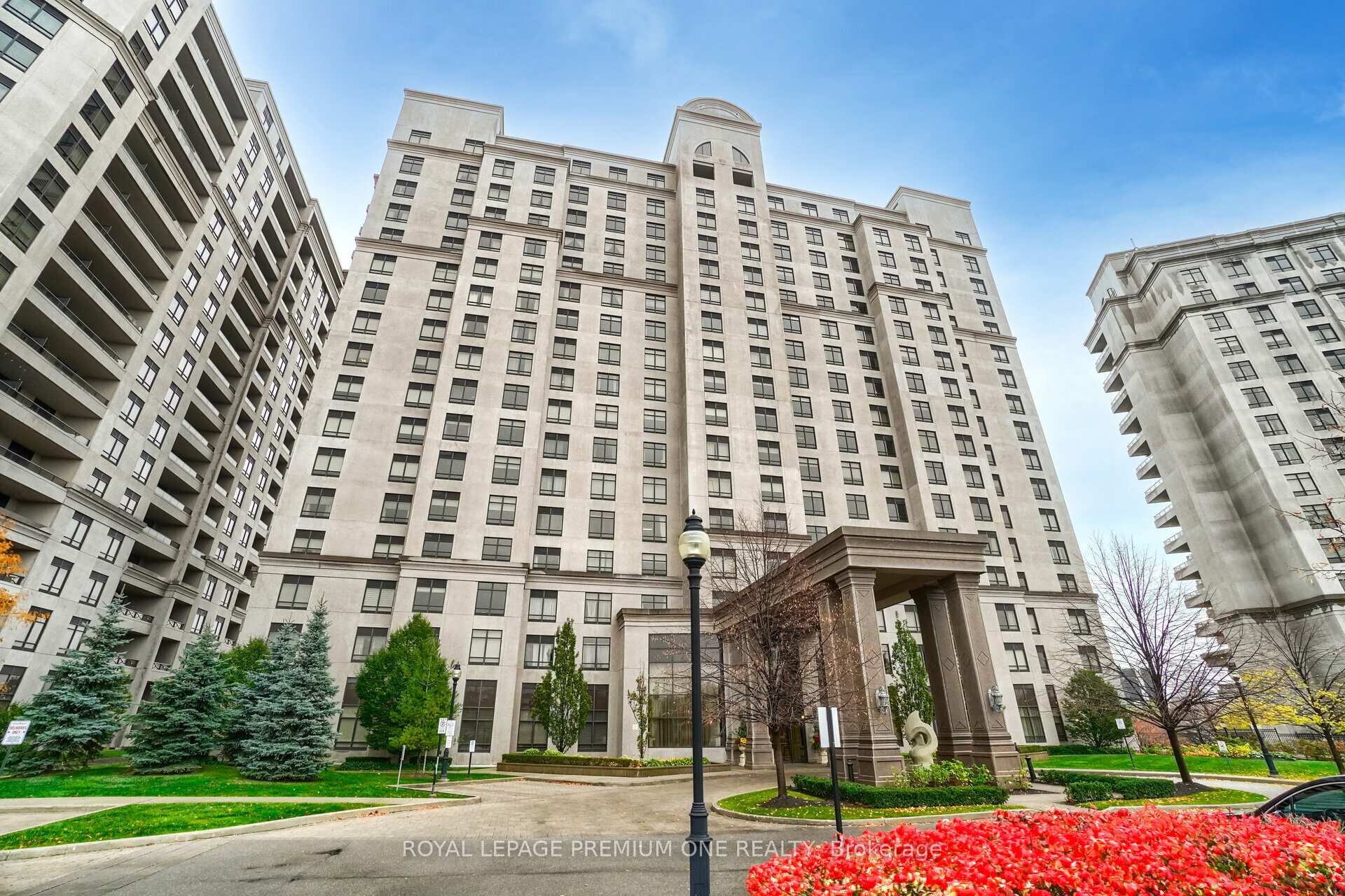 601 - 9245 Jane Street, Vaughan, ON, exterior