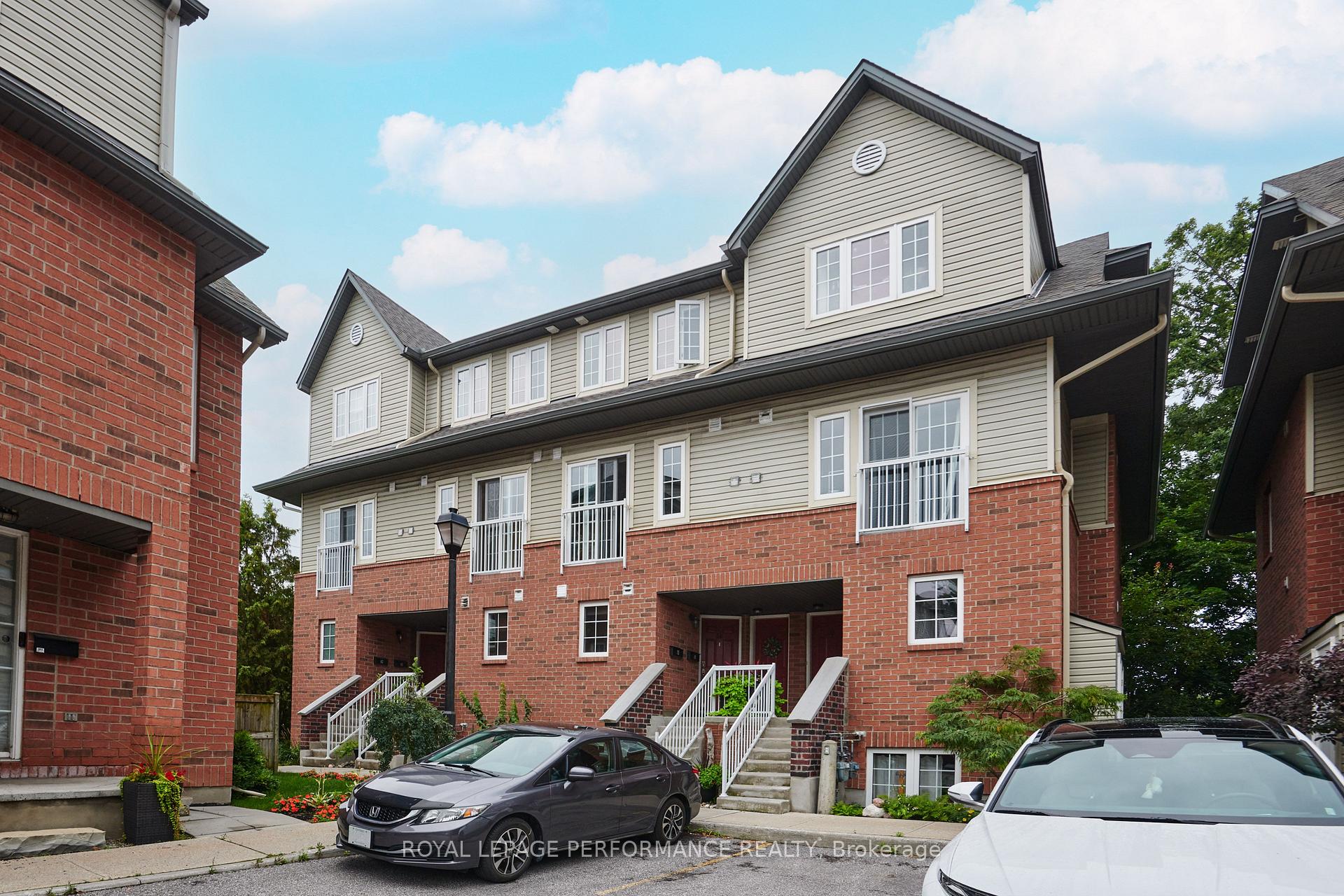 64 Mayflower Private, Woodroffe, ON, exterior