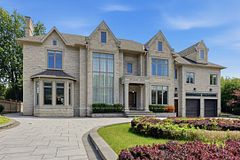 129 Arnold Avenue, Vaughan, ON, exterior