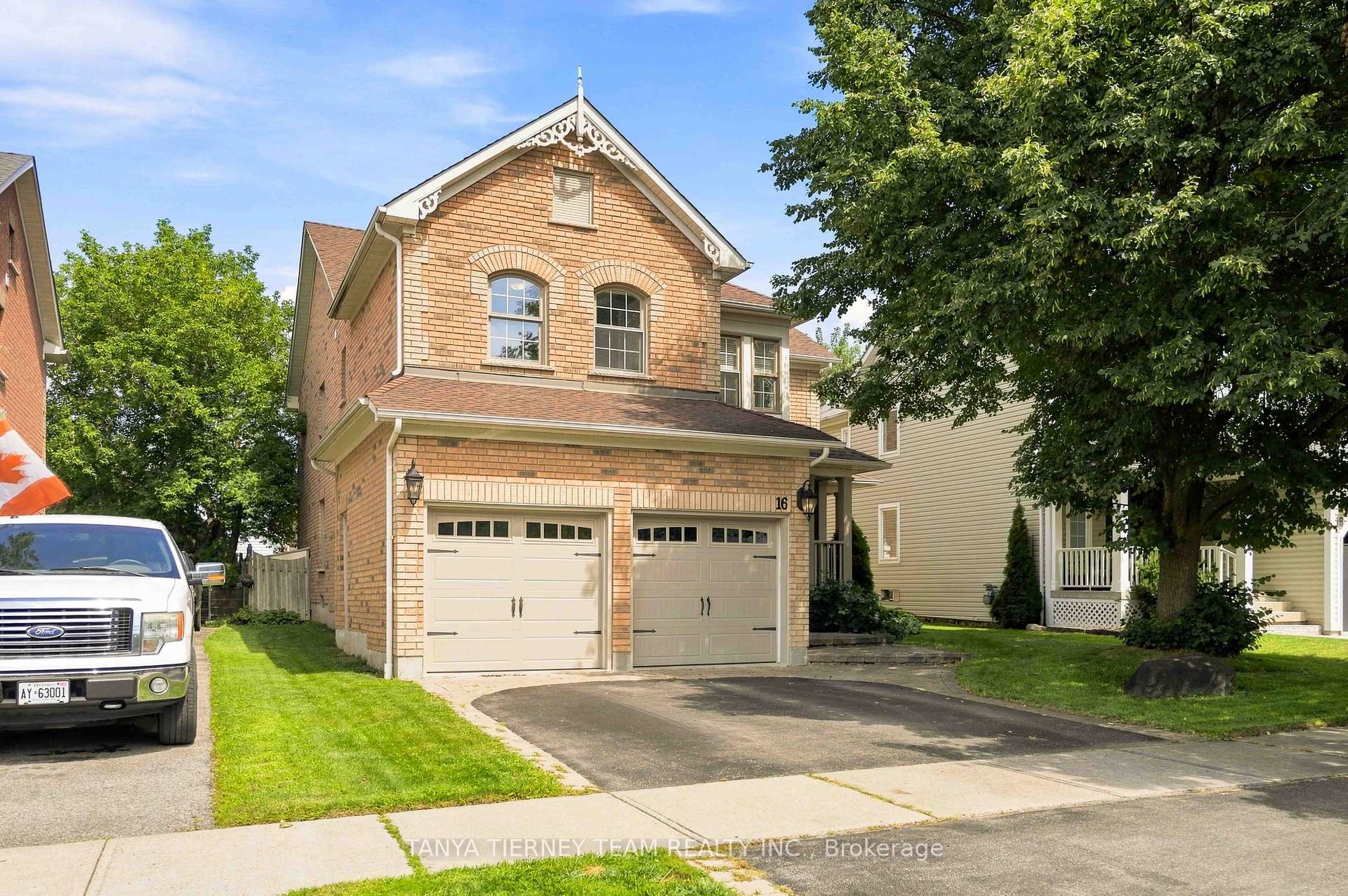 16 Waring Avenue, Whitby, ON, exterior
