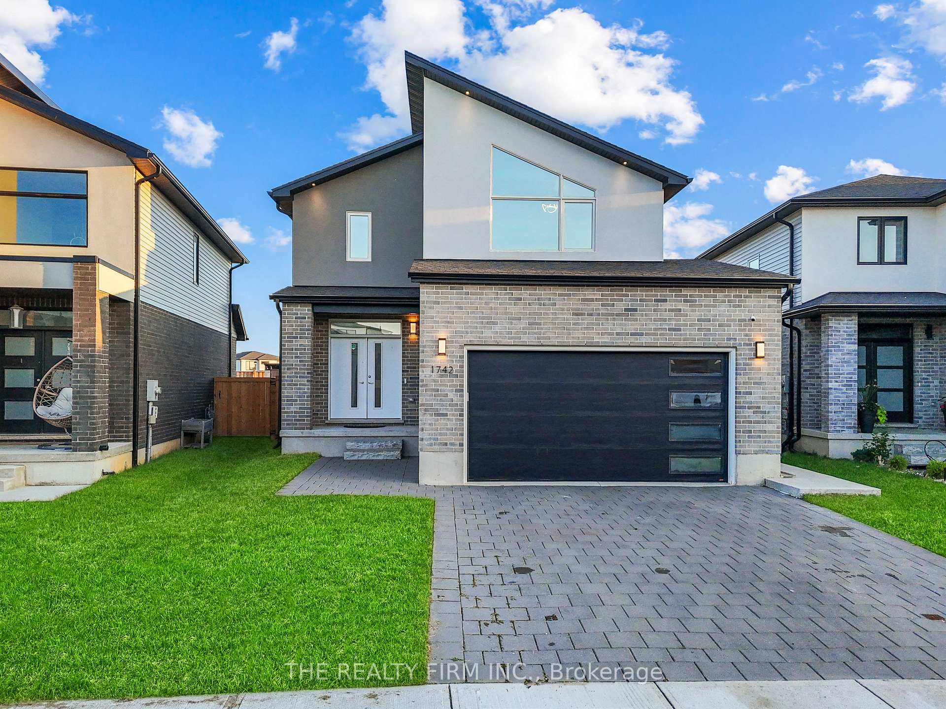 1742 Applerock Avenue, London North, ON, exterior
