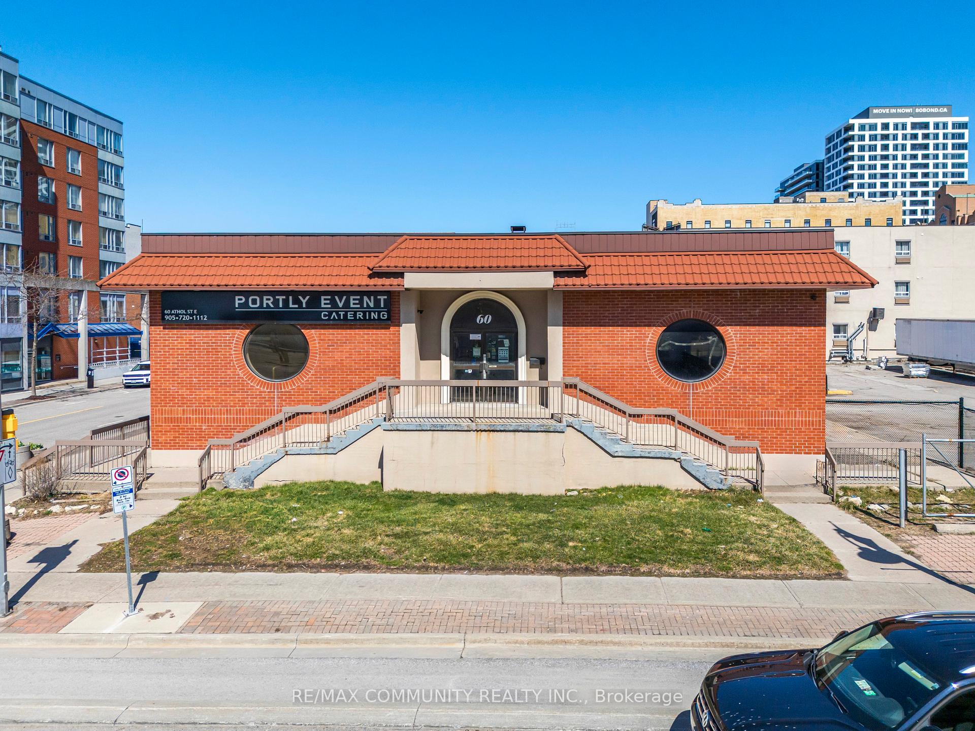 60 Athol Street E, Oshawa, ON, exterior