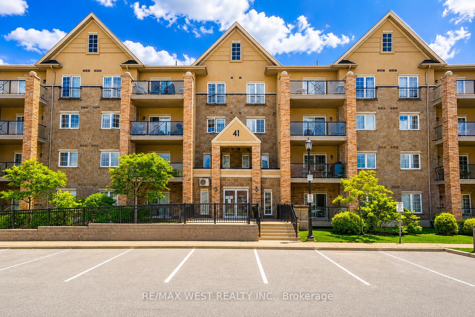 110 - 41 Ferndale Drive S, Barrie, ON, exterior
