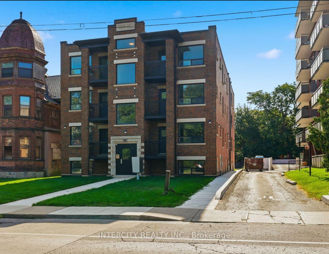 3 - 91 Wentworth Street S, Hamilton, ON, exterior