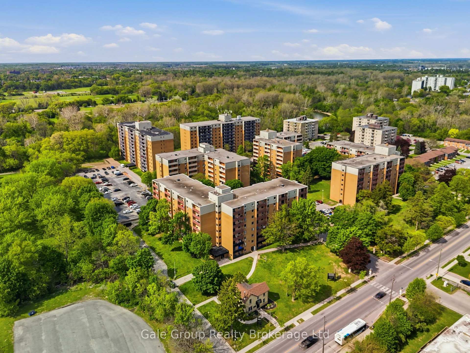 814 - 750 Kipps Lane, London East, ON, exterior