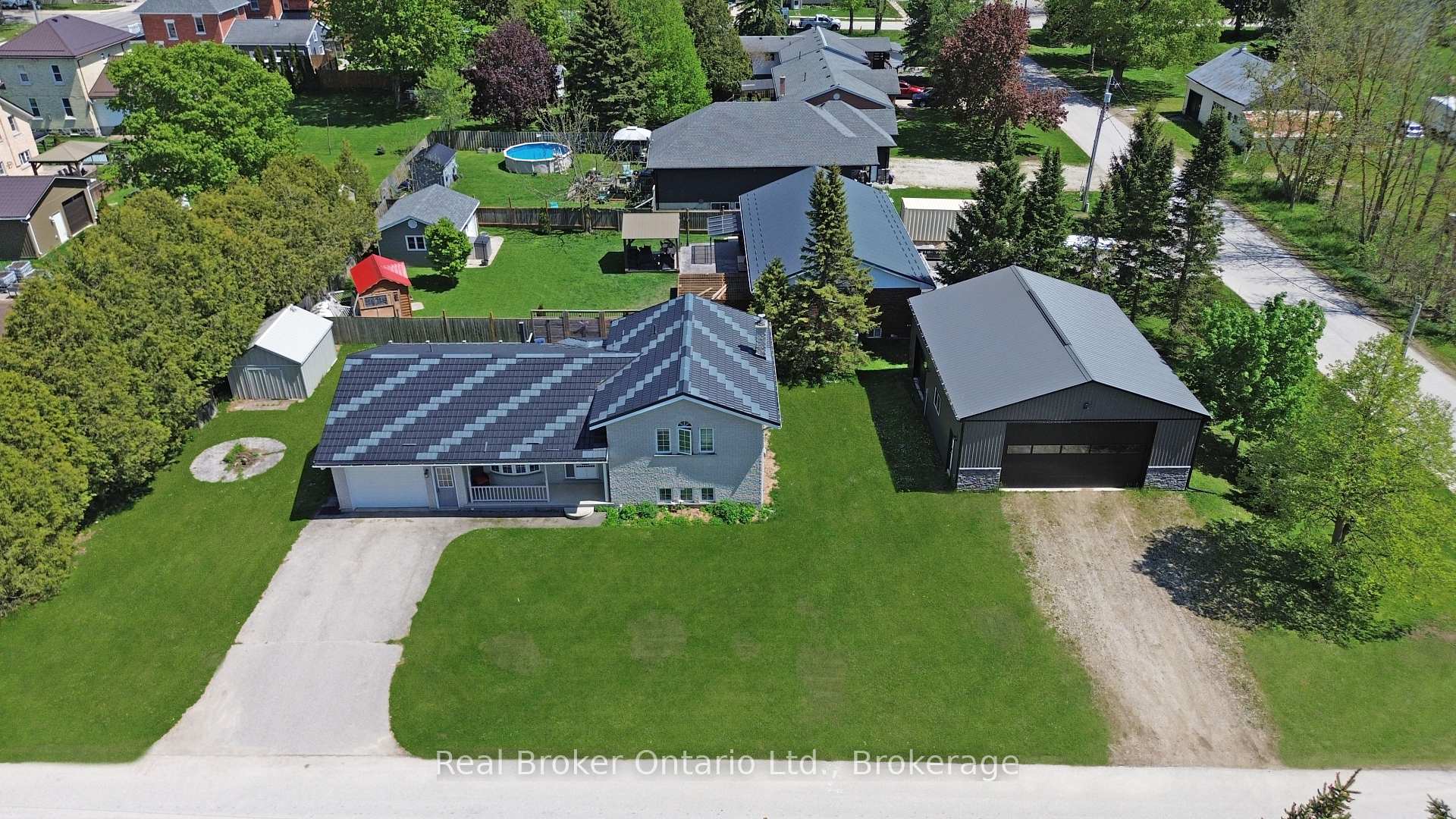 11 James Street W, Minto, ON, exterior