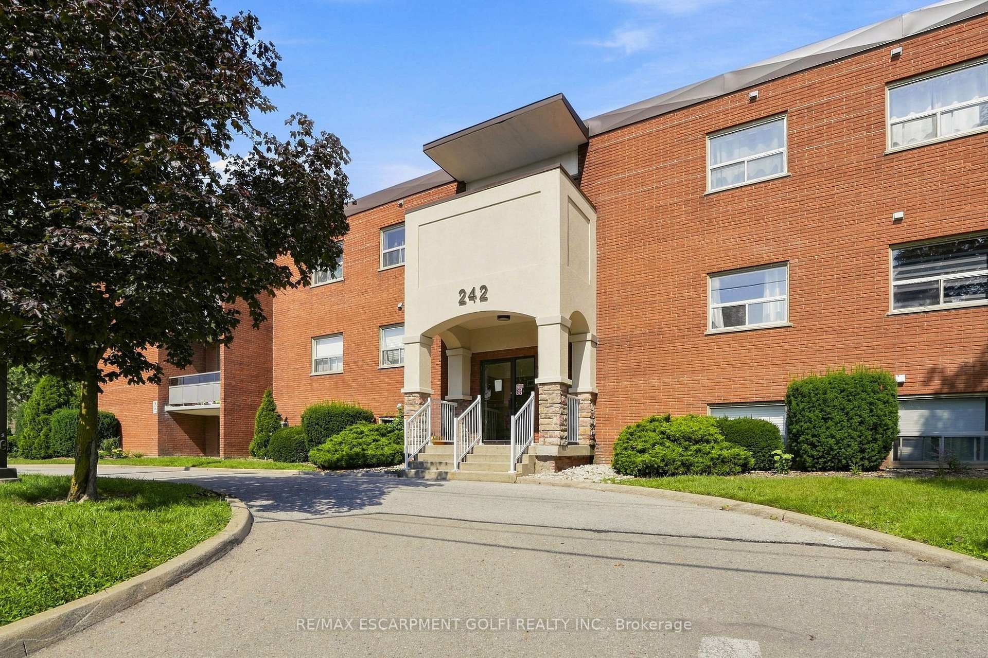 101 - 242 Oakdale Avenue, St. Catharines, ON, exterior