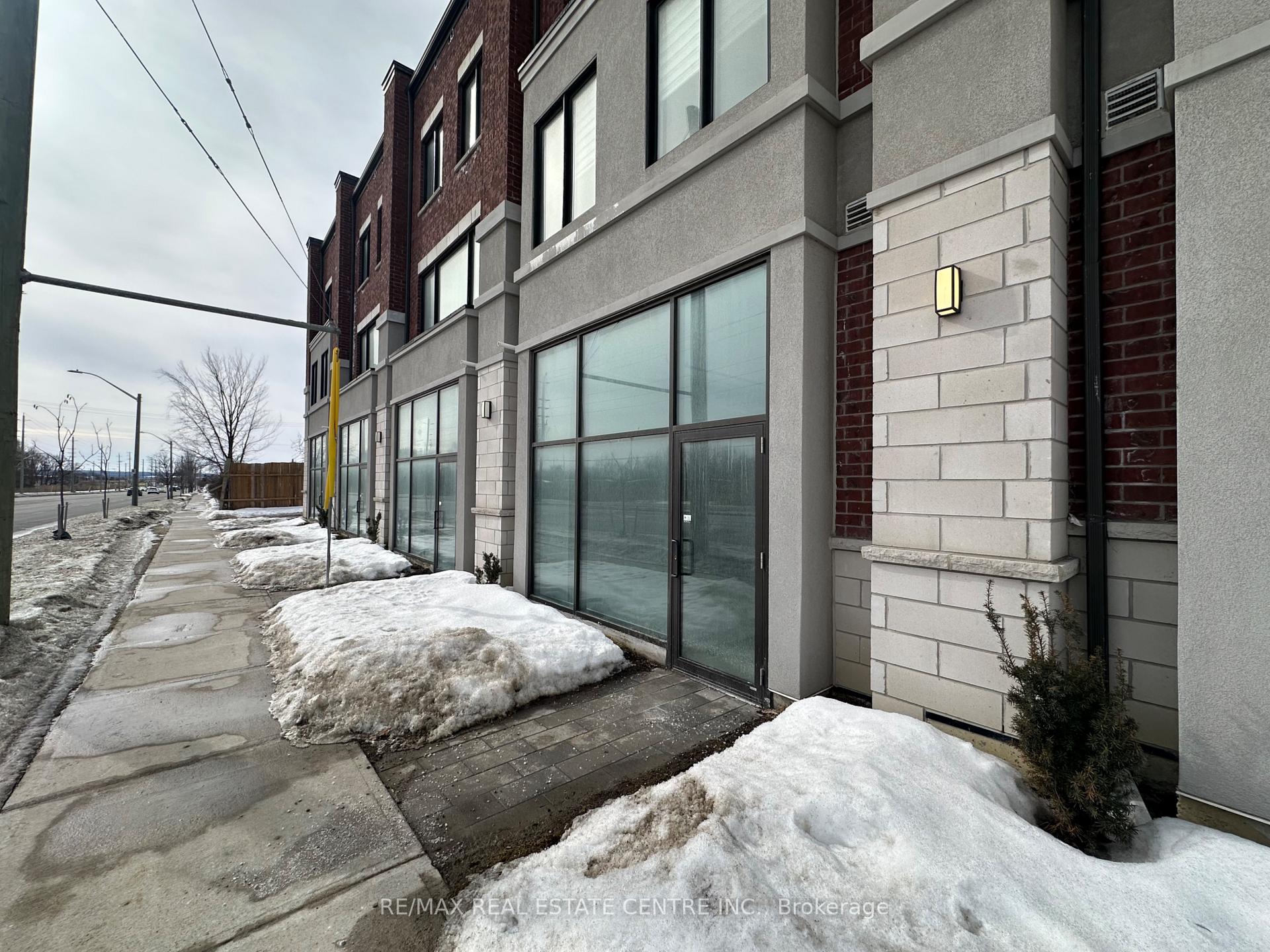 4 - 200 Dissette Street, Bradford West Gwillimbury, ON, exterior
