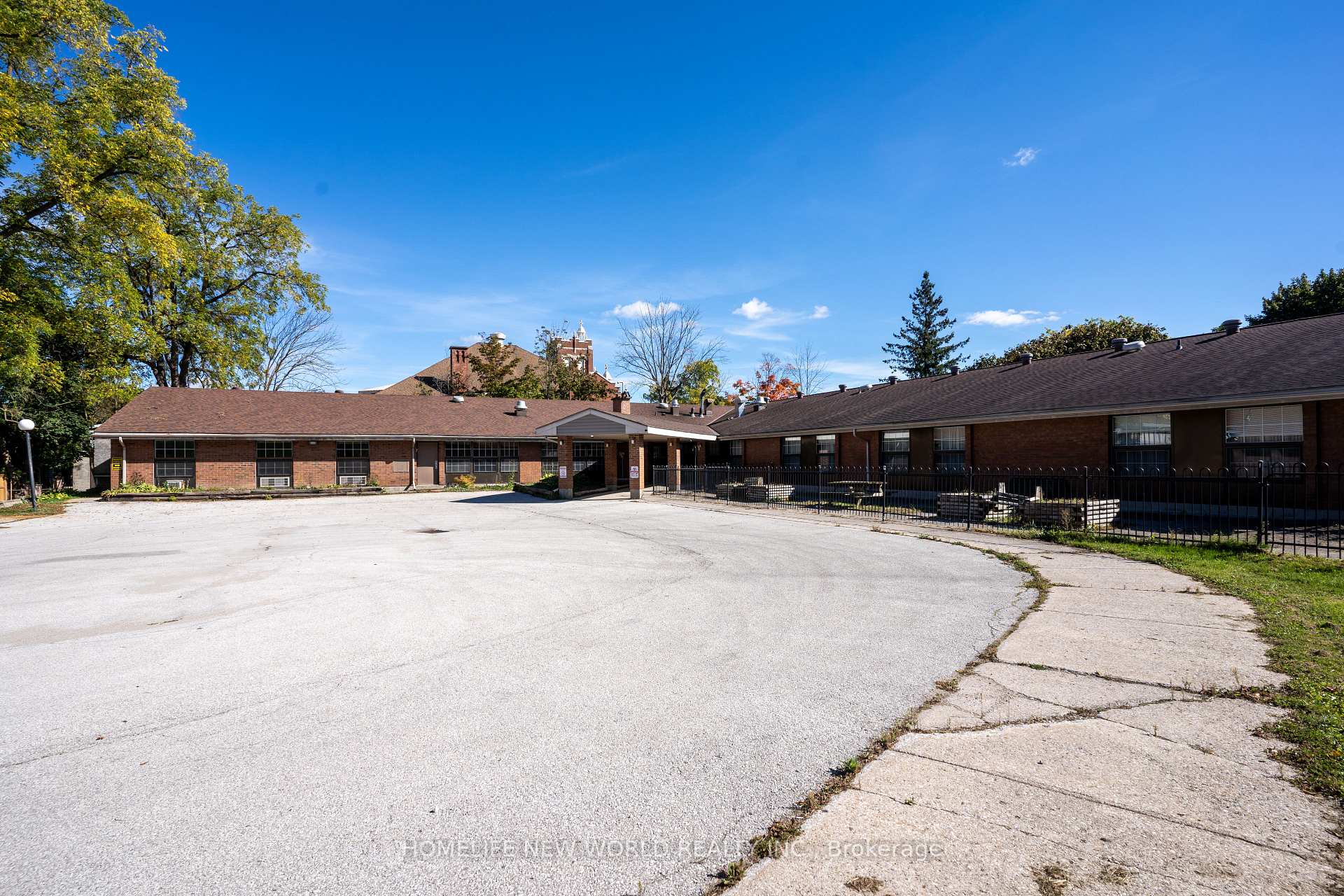 1029 4th Avenue W, Owen Sound, ON, exterior