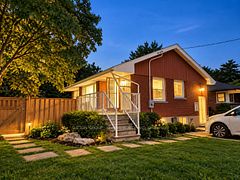 9 Grenadier Drive, Hamilton, ON, exterior