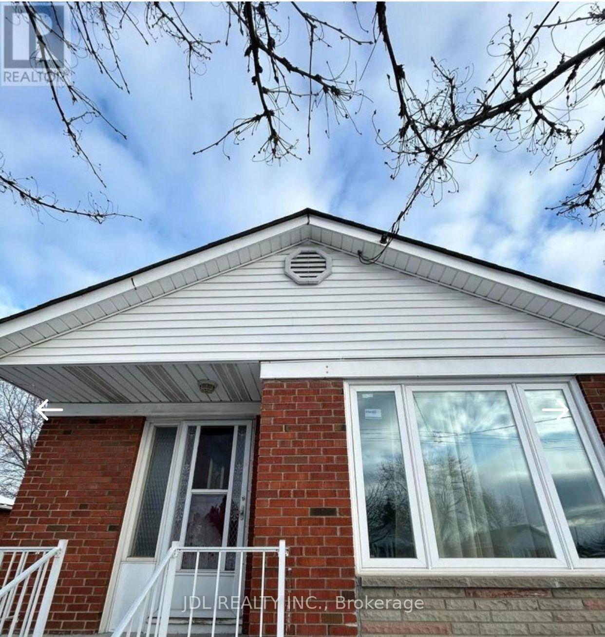 Three-Bedroom Main Floor - 8 Highwood Ave Avenue, Toronto E04, ON, exterior