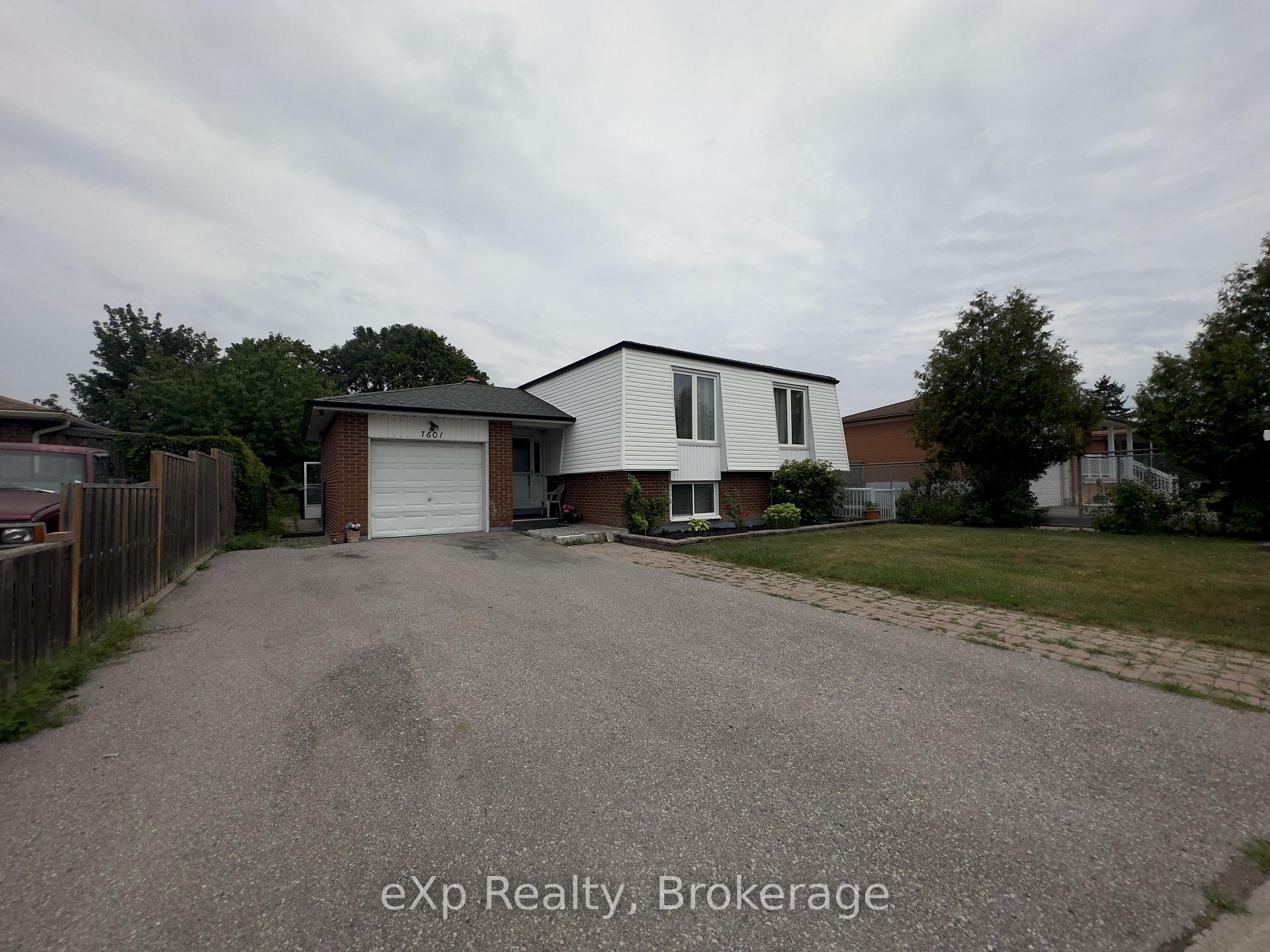 7601 Lockington Crescent, Mississauga, ON, exterior