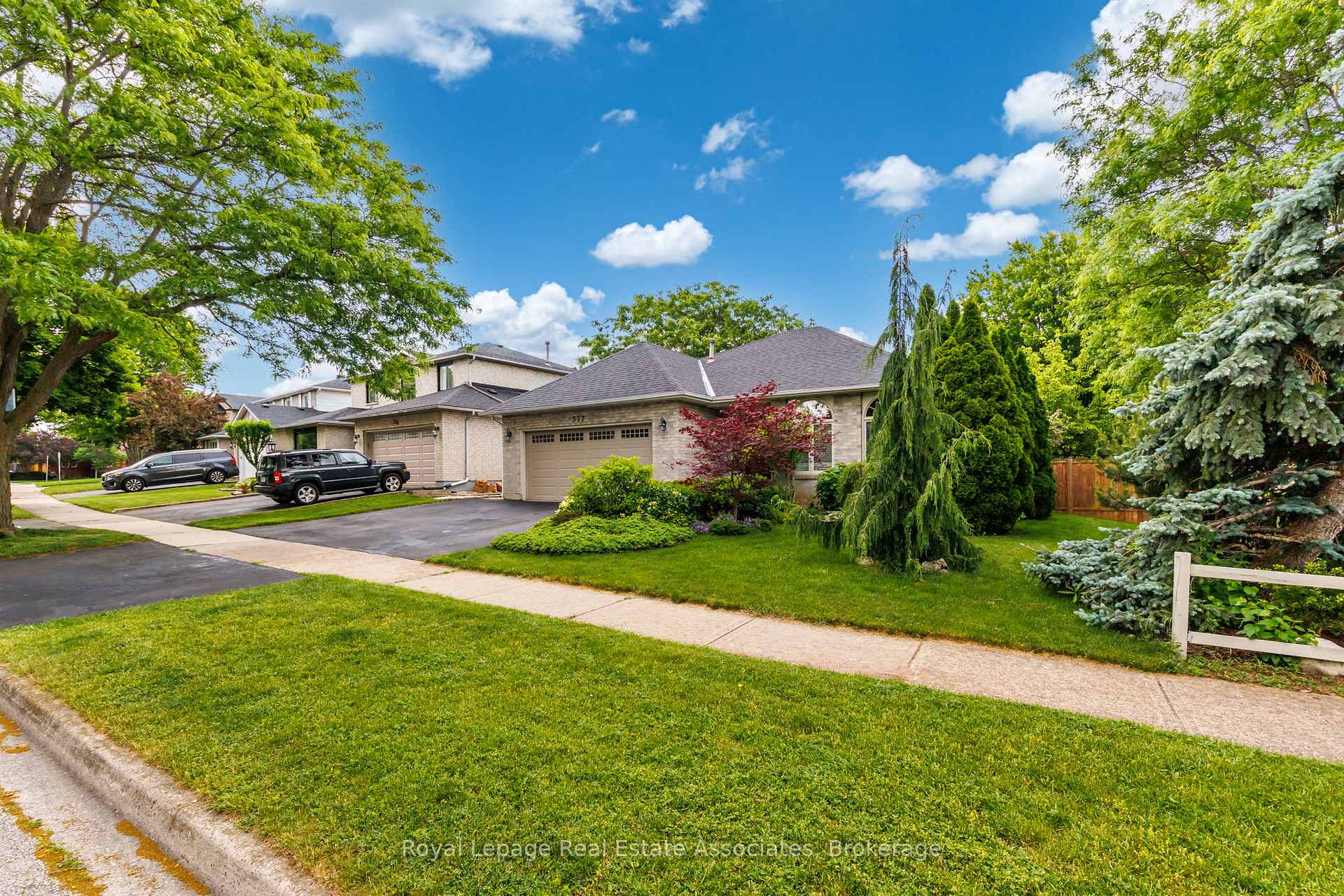 537 MATHEWMAN Crescent, Burlington, ON, exterior