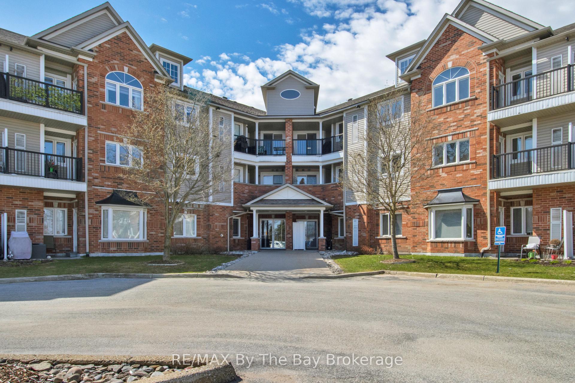 311 - 16 Westbury Road, Wasaga Beach, ON, exterior