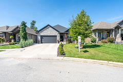 161 Collins Way, Strathroy-Caradoc, ON, exterior
