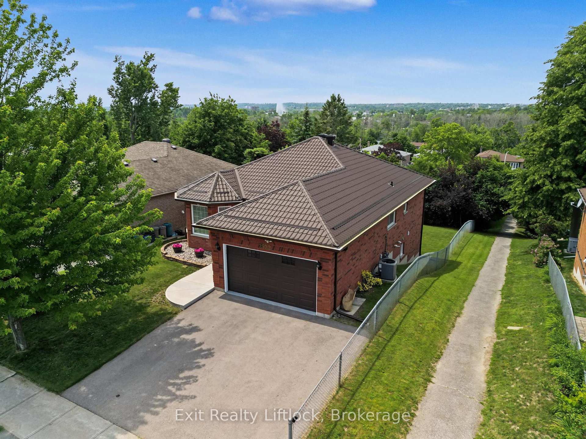 2522 Marsdale Drive, Peterborough, ON, exterior