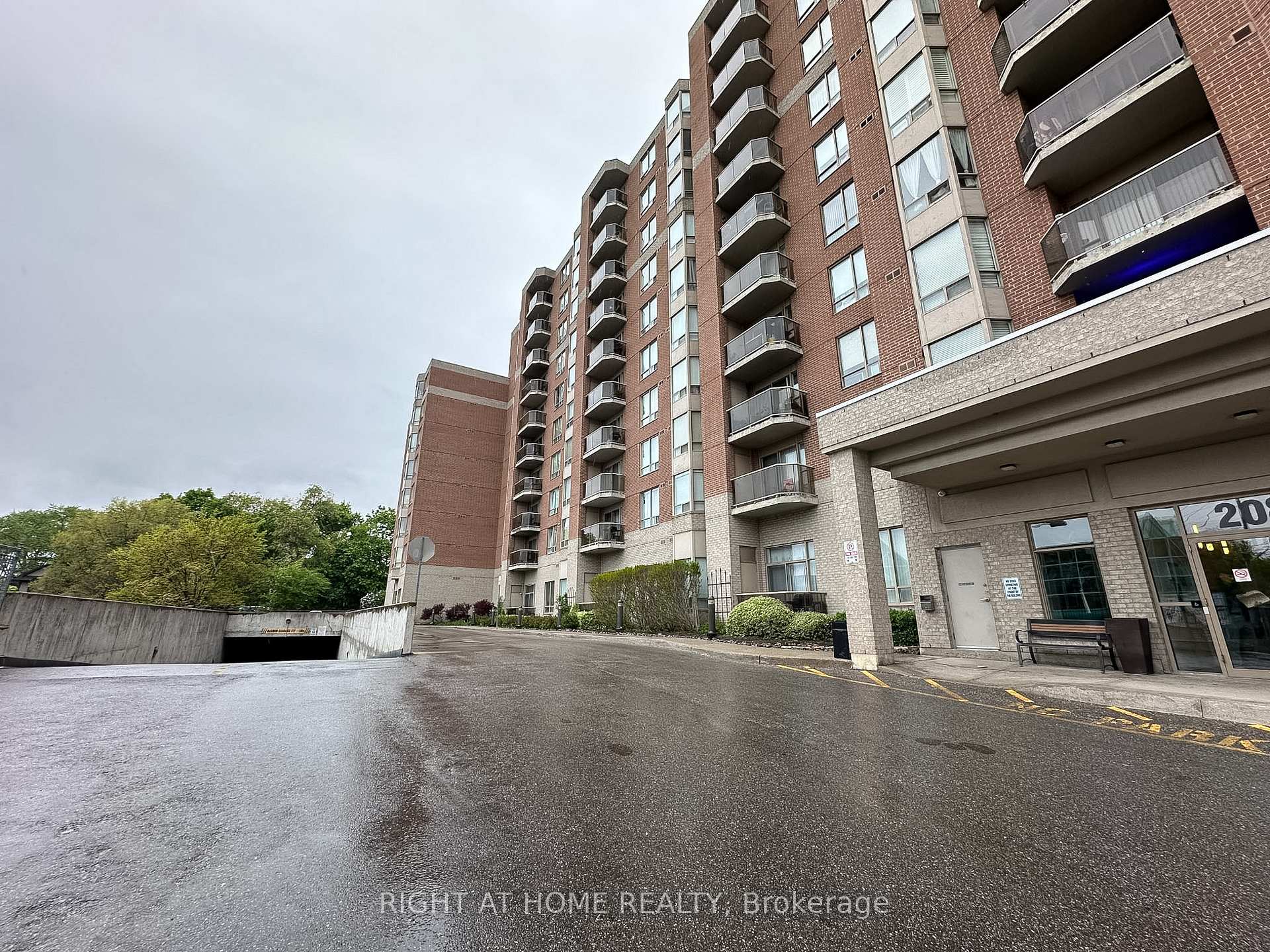 702 - 2088 Lawrence Avenue W, Toronto W04, ON, exterior