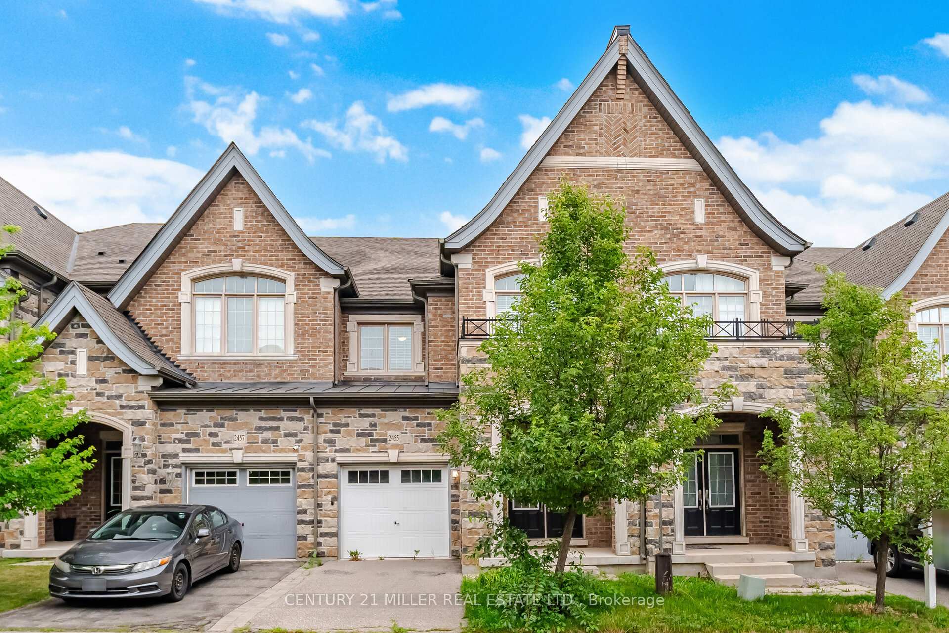 2455 Village Common, Oakville, ON, exterior