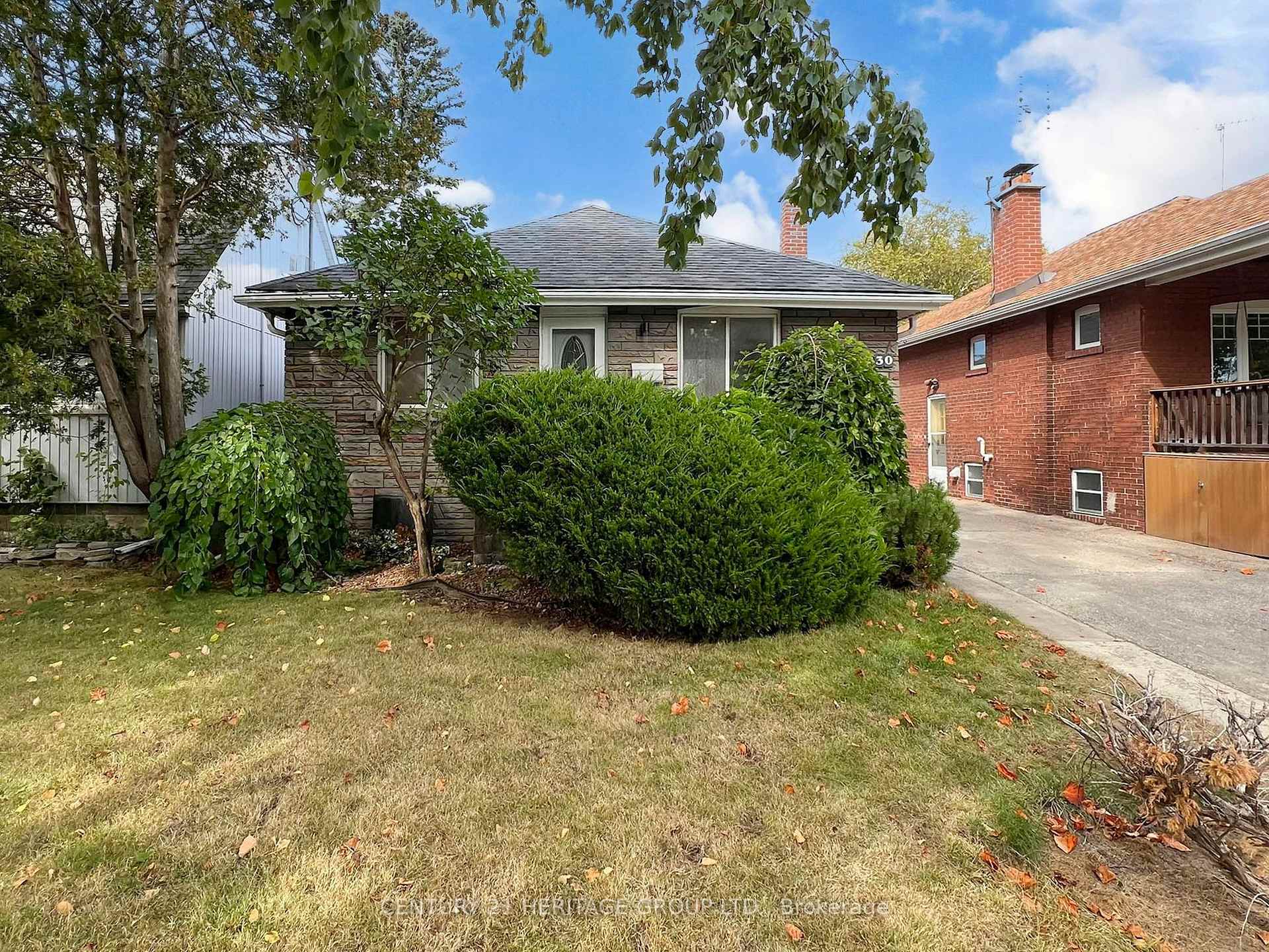 Lower Unit - 30 Struthers Street, Toronto W06, ON, exterior