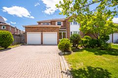 50 Piccadilly Road, Richmond Hill, ON, exterior