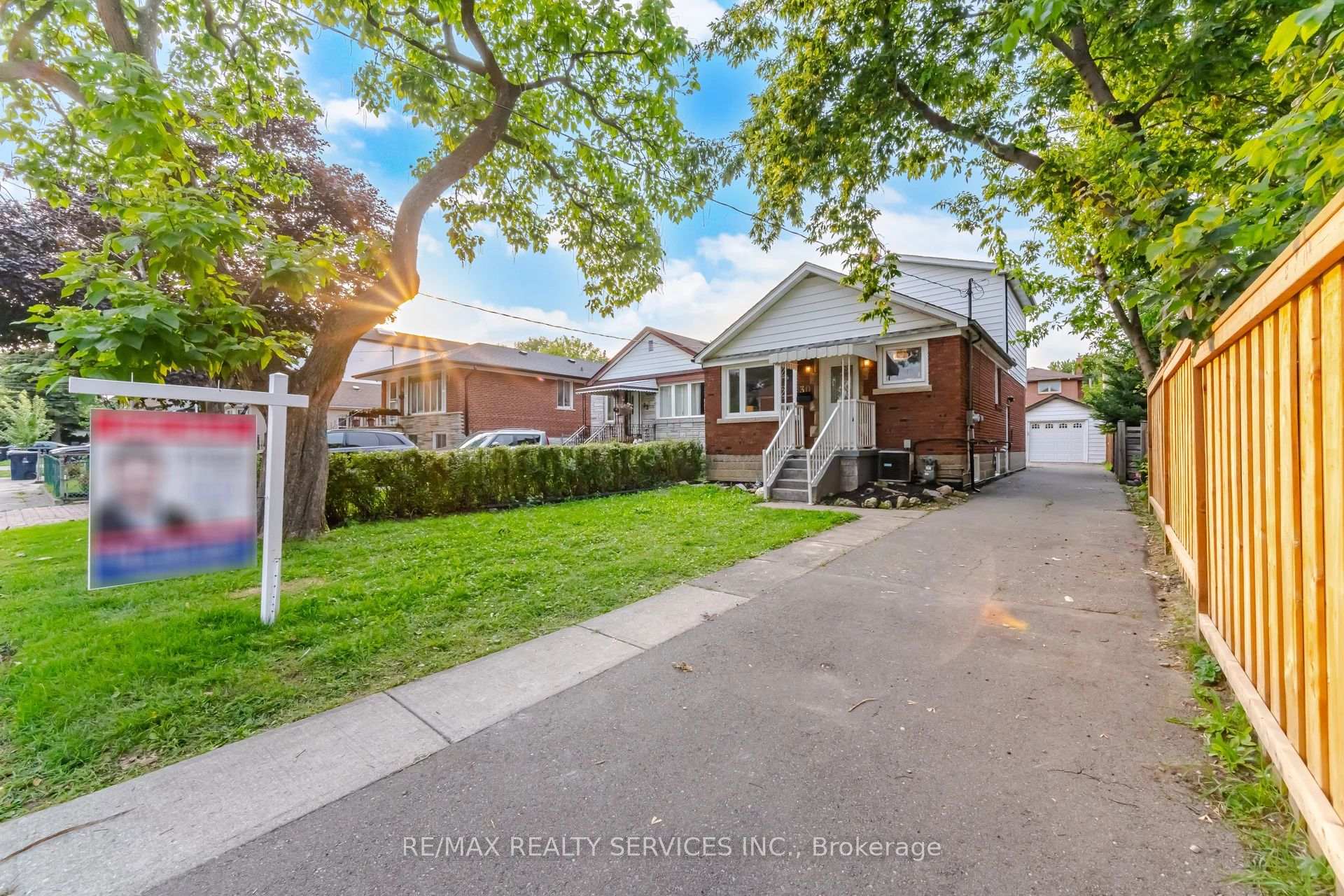 30 Elder Avenue, Toronto W06, ON, exterior