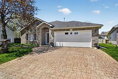 24 Regency Place, Brockville, ON, exterior