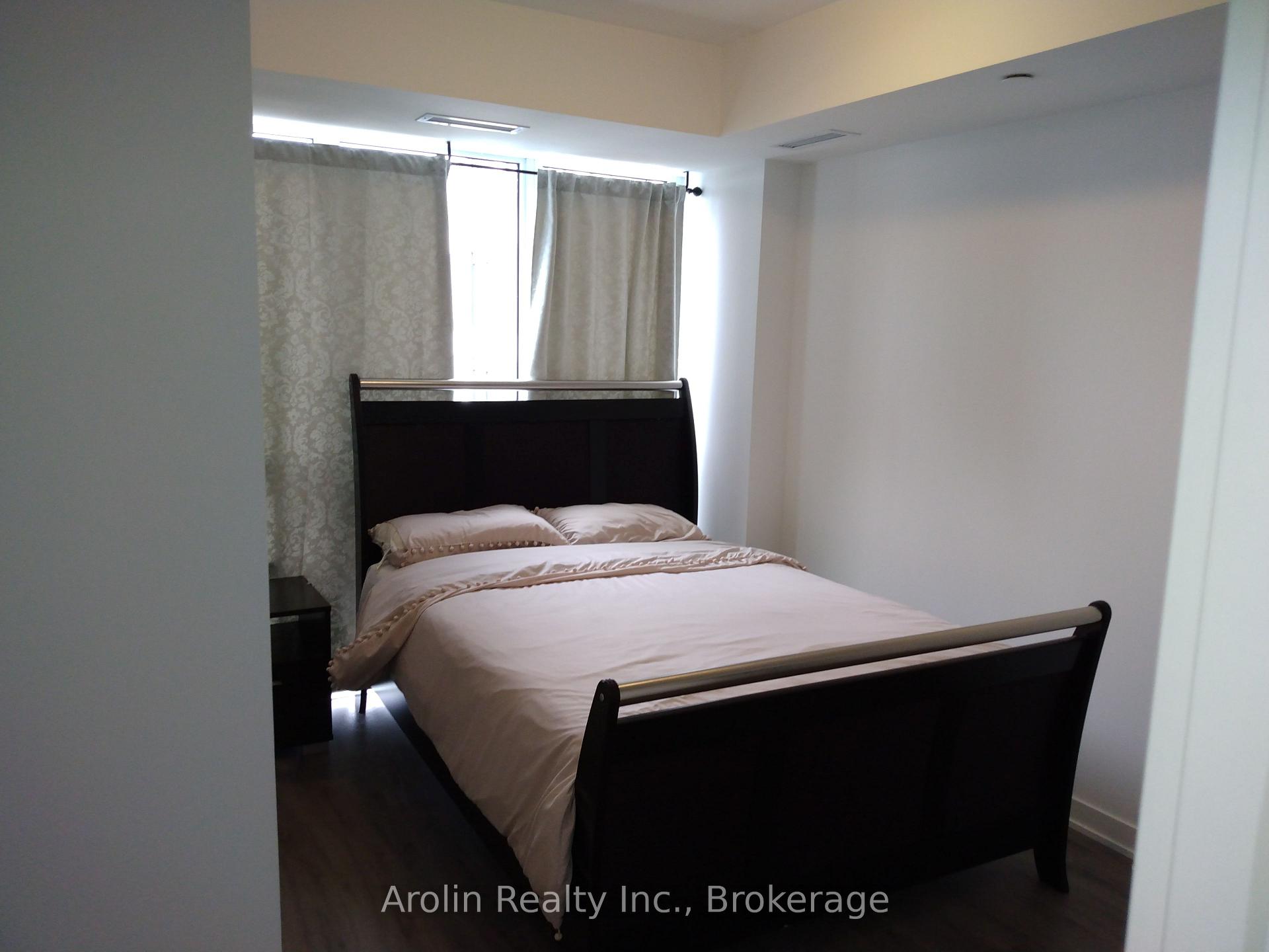 403 - 3005 Pine Glen Road, Oakville, ON, exterior