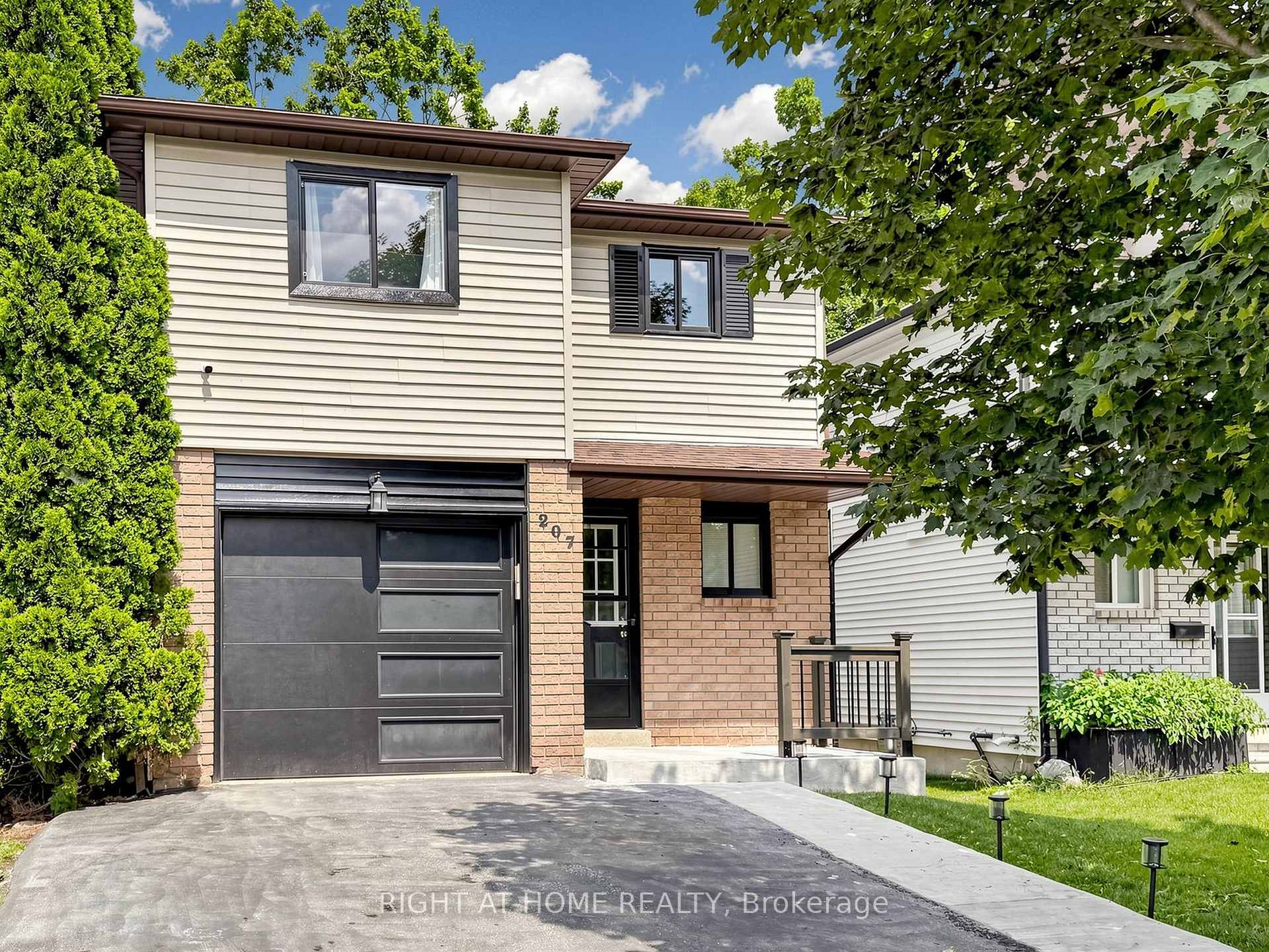 207 Hickling Trail, Barrie, ON, exterior